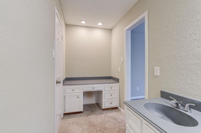 8107 Knoxville Avenue, Lubbock, TX 79423