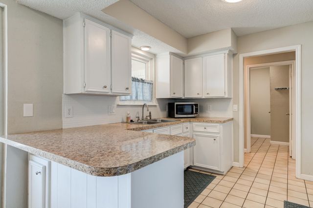 8107 Knoxville Avenue, Lubbock, TX 79423