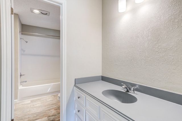 8107 Knoxville Avenue, Lubbock, TX 79423