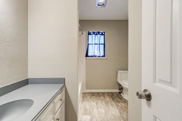 8107 Knoxville Avenue, Lubbock, TX 79423