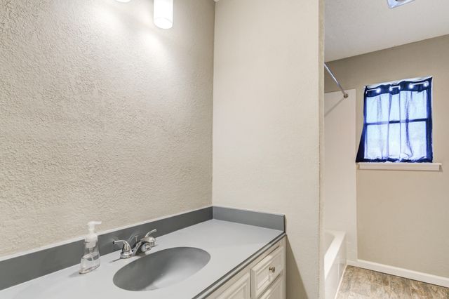8107 Knoxville Avenue, Lubbock, TX 79423