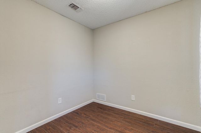 8107 Knoxville Avenue, Lubbock, TX 79423