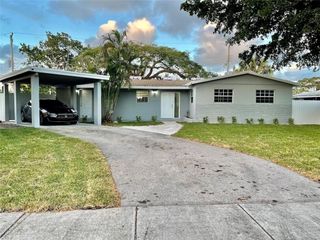 841 NE 51st St, Deerfield Beach, FL 33064