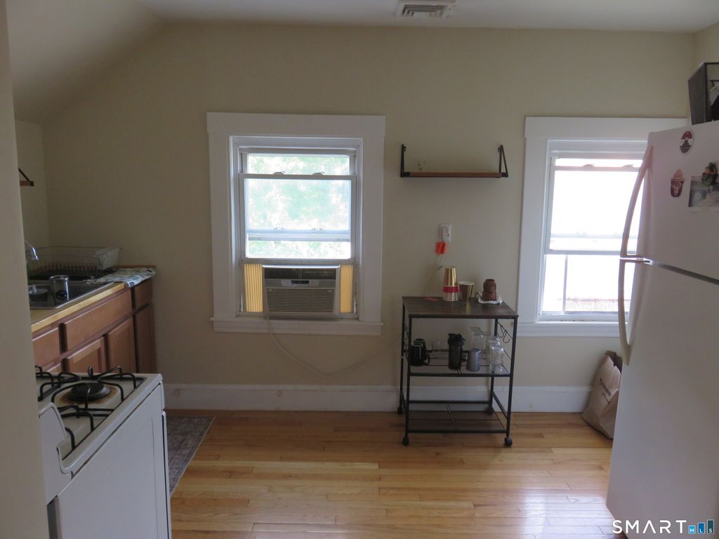 110 Lawrence Street 3rd Flr, New Haven, CT 06511