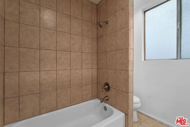 7270 Hillside Avenue 302, Los Angeles, CA 90046
