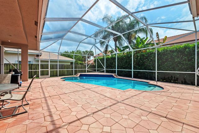 77 NW 108th Way, Plantation, FL 33324