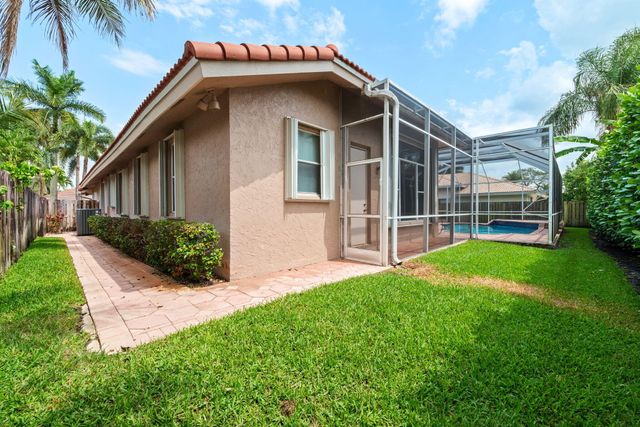 77 NW 108th Way, Plantation, FL 33324