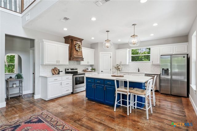 13554 Knob Hill Road, Rogers, TX 76569
