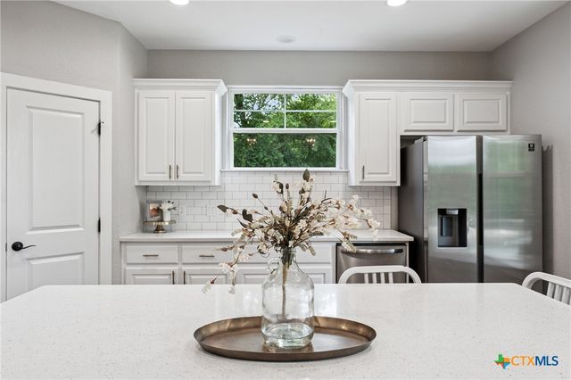 13554 Knob Hill Road, Rogers, TX 76569