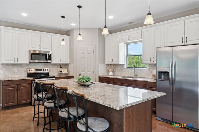 13554 Knob Hill Road, Rogers, TX 76569