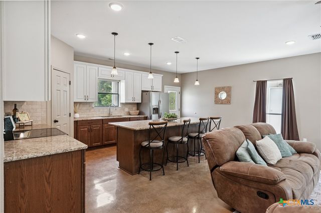 13554 Knob Hill Road, Rogers, TX 76569