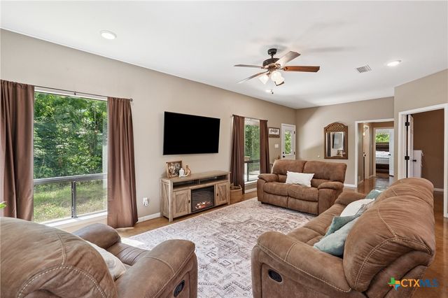 13554 Knob Hill Road, Rogers, TX 76569