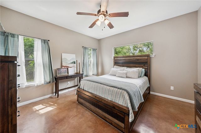 13554 Knob Hill Road, Rogers, TX 76569