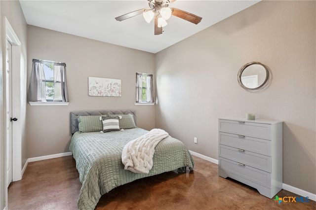 13554 Knob Hill Road, Rogers, TX 76569