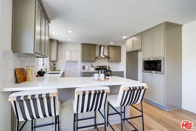 476 Jeanne Court, Newbury Park, CA 91320