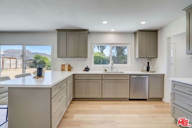 476 Jeanne Court, Newbury Park, CA 91320