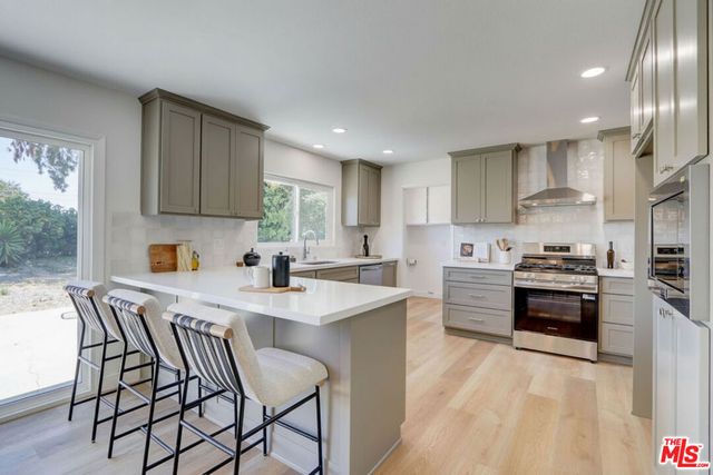 476 Jeanne Court, Newbury Park, CA 91320