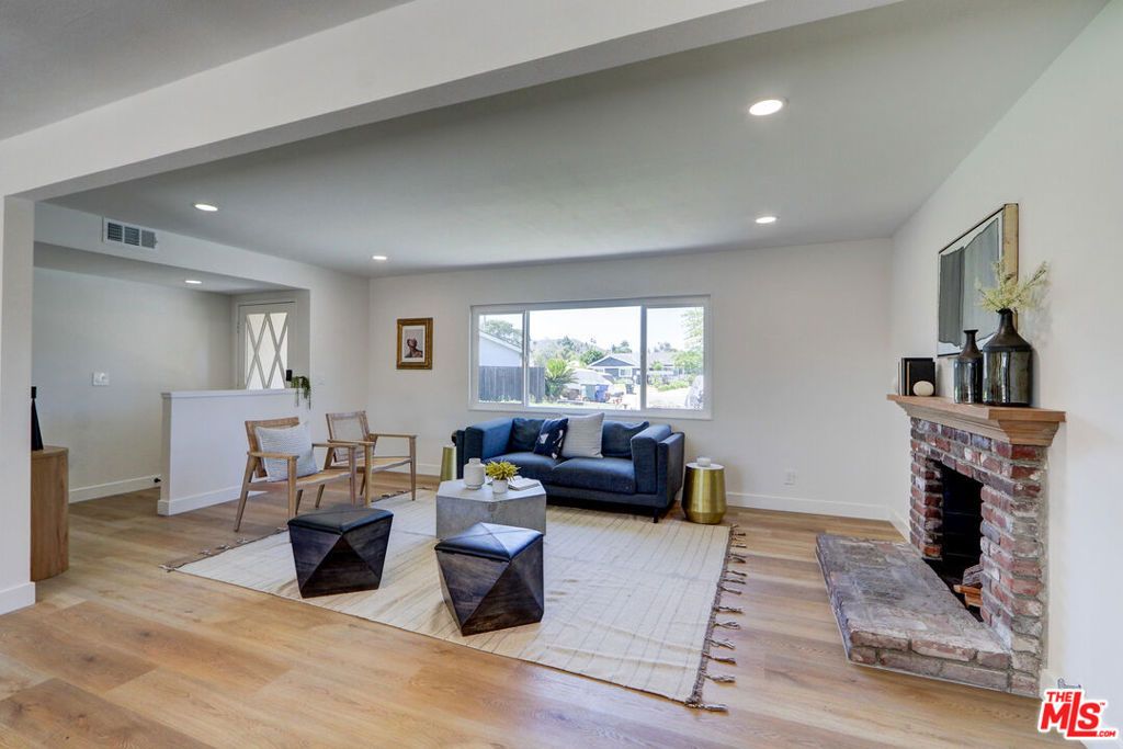 Image 10 of property listing at 476 Jeanne Court, Newbury Park, CA 91320