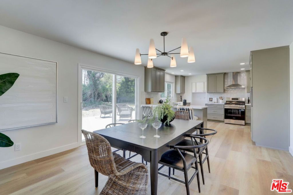 Image 13 of property listing at 476 Jeanne Court, Newbury Park, CA 91320