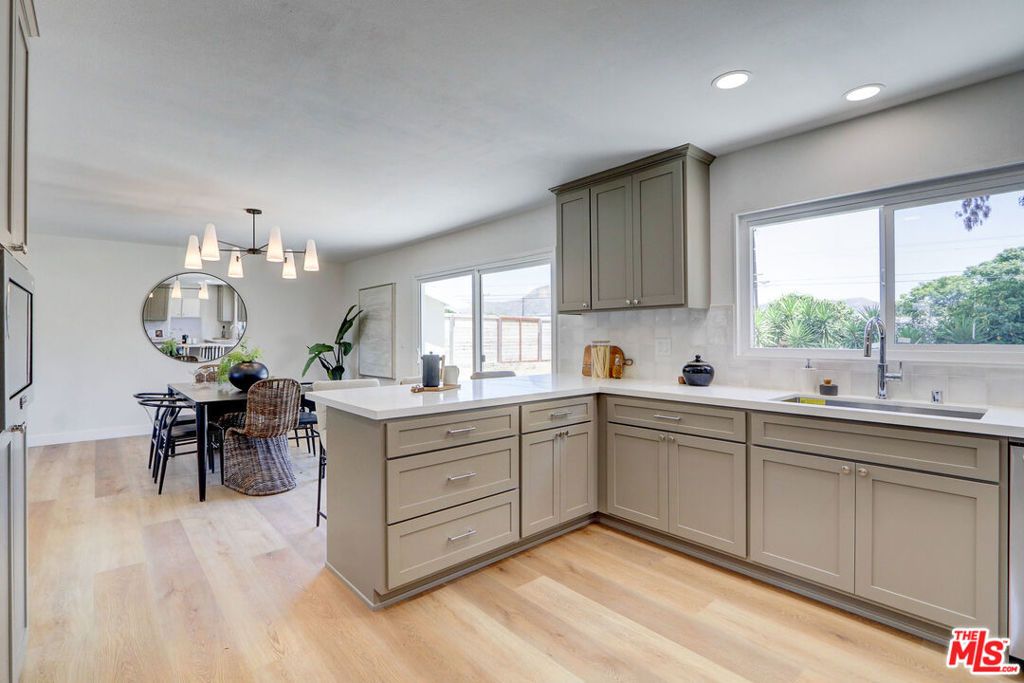 Image 16 of property listing at 476 Jeanne Court, Newbury Park, CA 91320