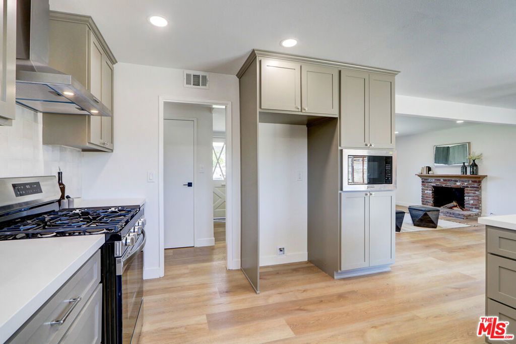 Image 19 of property listing at 476 Jeanne Court, Newbury Park, CA 91320