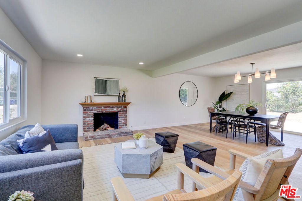 Image 7 of property listing at 476 Jeanne Court, Newbury Park, CA 91320
