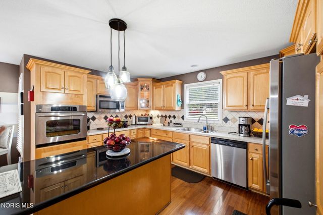 6840 Wexford Hill Lane, Holland, OH 43528