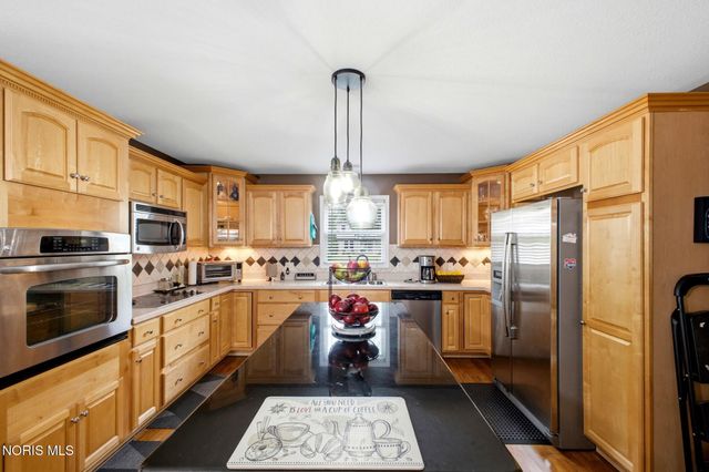 6840 Wexford Hill Lane, Holland, OH 43528
