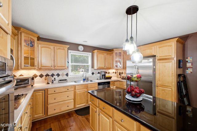 6840 Wexford Hill Lane, Holland, OH 43528