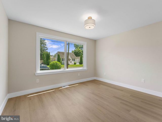 607 W MADISON AVE, Magnolia, NJ 08049