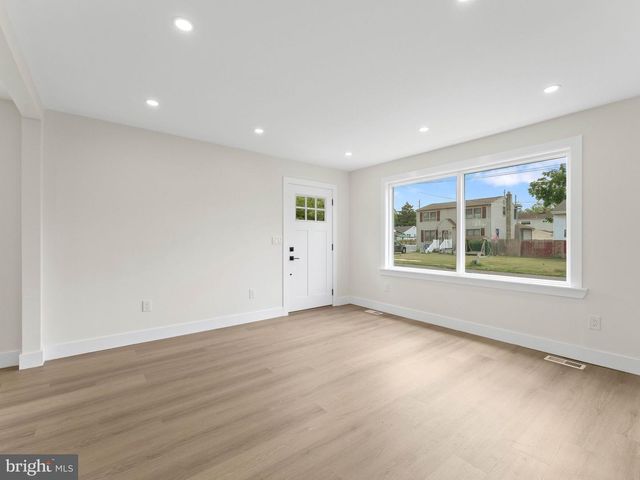 607 W MADISON AVE, Magnolia, NJ 08049