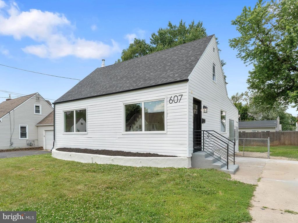 607 W MADISON AVE, Magnolia, NJ 08049