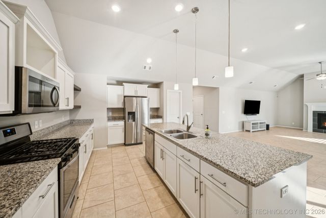 7112 S Kalanchoe Avenue, Broken Arrow, OK 74011