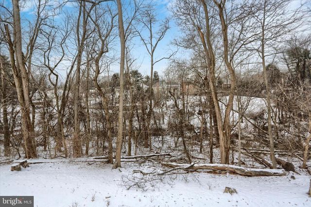 1066 W FOXCROFT DR, Camp Hill, PA 17011