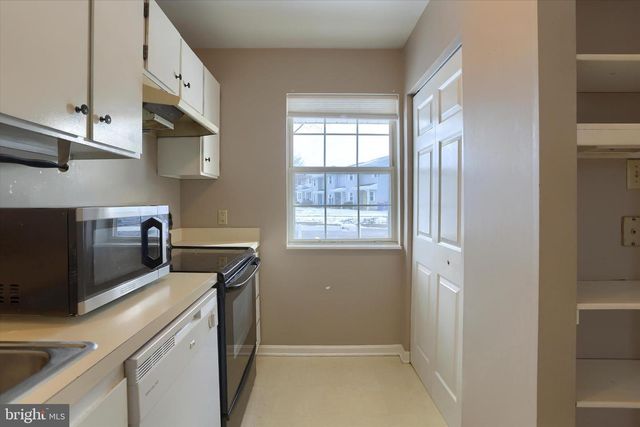 1066 W FOXCROFT DR, Camp Hill, PA 17011