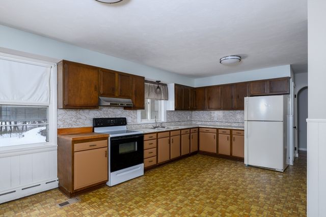 105 Railroad St, Belchertown, MA 01007