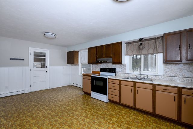 105 Railroad St, Belchertown, MA 01007