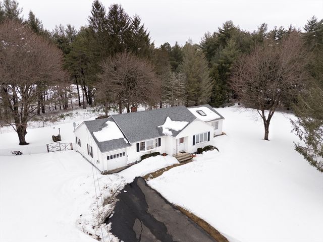 105 Railroad St, Belchertown, MA 01007