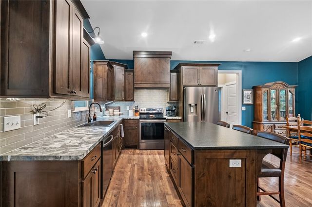 10866 Hodge Lane, Gravette, AR 72736