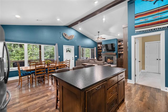 10866 Hodge Lane, Gravette, AR 72736