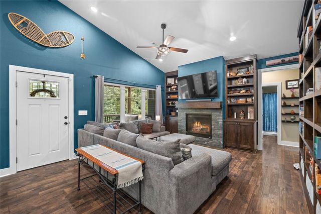 10866 Hodge Lane, Gravette, AR 72736
