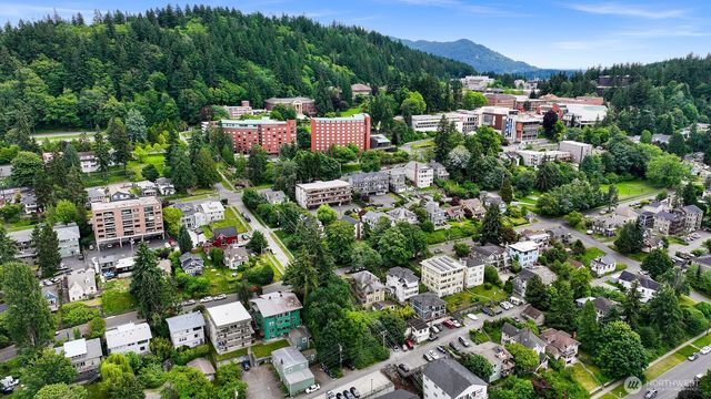 631 N forest Street, Bellingham, WA 98225