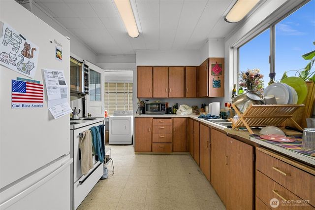 631 N forest Street, Bellingham, WA 98225