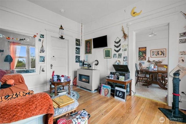 631 N forest Street, Bellingham, WA 98225