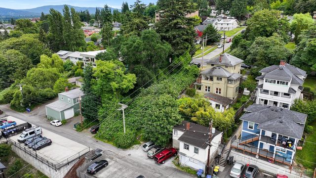 631 N forest Street, Bellingham, WA 98225