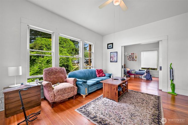 631 N forest Street, Bellingham, WA 98225