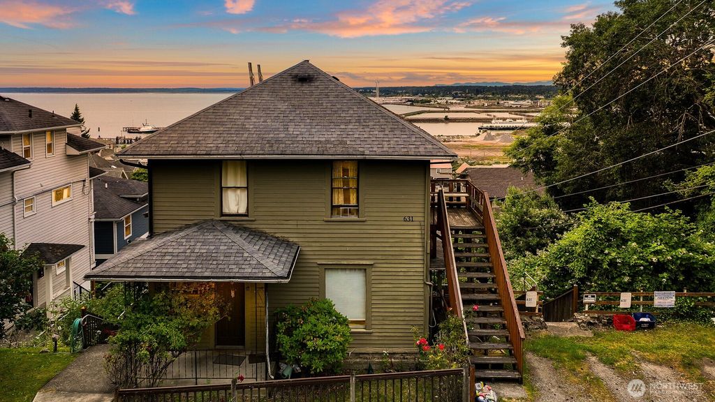 631 N forest Street, Bellingham, WA 98225