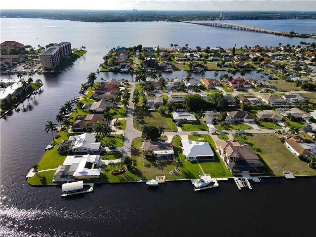 4403 SE 19th AVE, CAPE CORAL, FL 33904 — photo 2