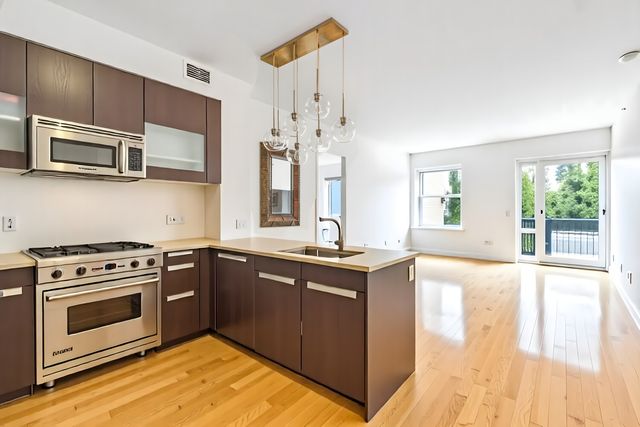 454 W 54TH Street M3, New York City, NY 10019