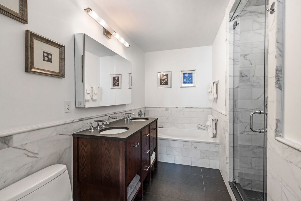 454 W 54TH Street M3, New York City, NY 10019